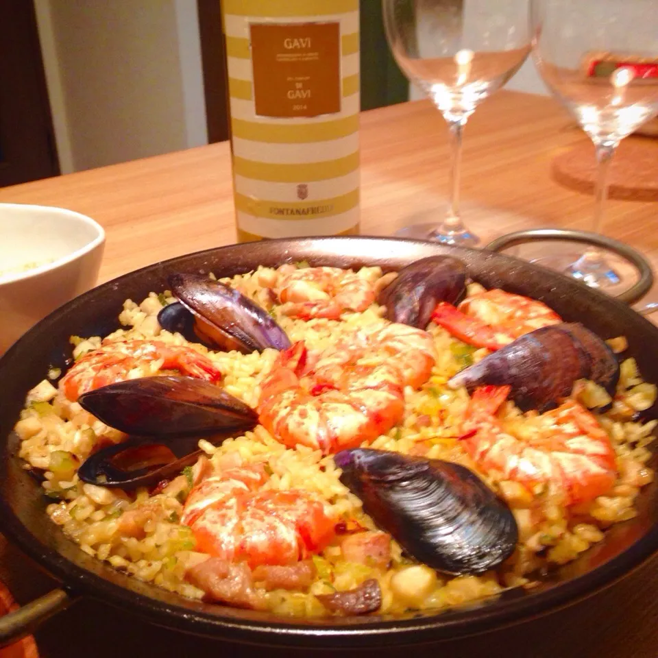 Snapdishの料理写真:Paella  ...Arroz bomba,Camarones, mejillones, pollo, verduras
本場ボンバ米でパエリア！食感が違います(^_^)|kctreeさん