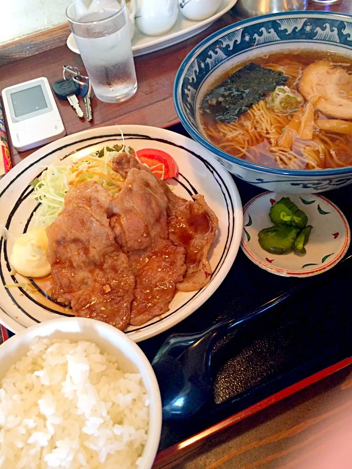 醤油らーめん 生姜焼定食|tyatyaさん