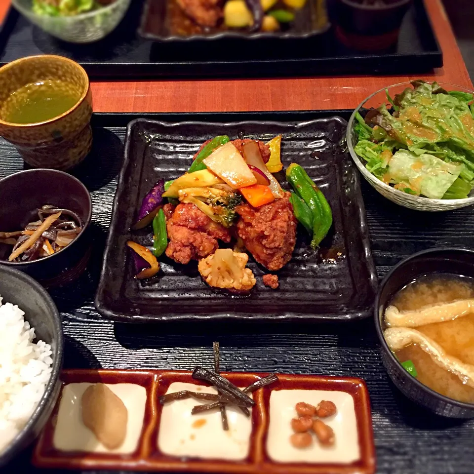 10種野菜と唐揚げの黒酢和え定食|りんごっちさん