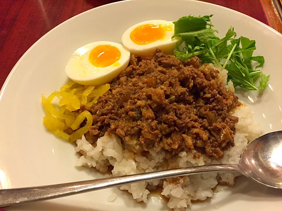 魯肉飯|マハロ菊池さん