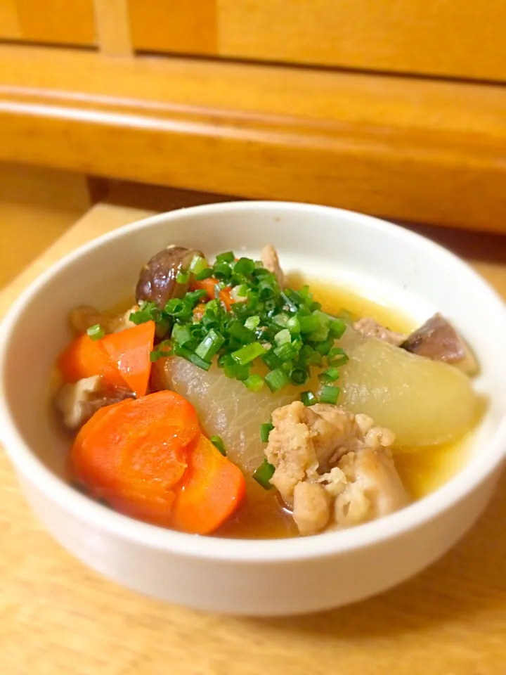 Snapdishの料理写真:大根と鶏肉の煮物|Yuuka Satoさん