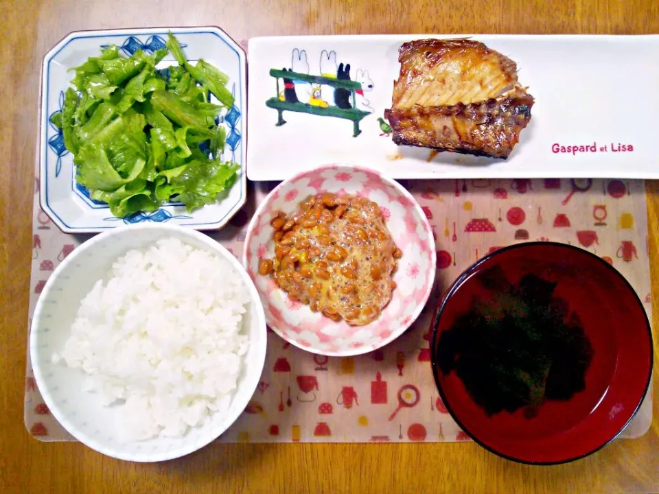 10月２日 鯖の塩焼き 納豆 レタスのナムル わかめのお吸い物|いもこ。さん