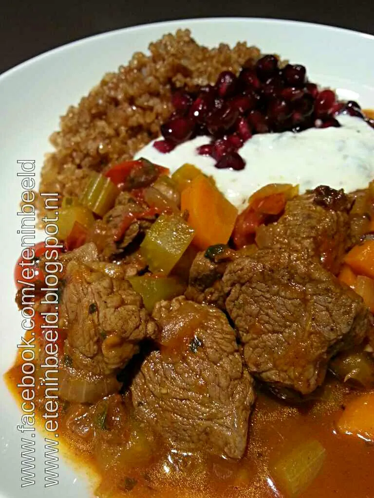 Lamb tagine with bulgur, labne and pomegranate|Frank&Jolanda - Eteninbeeldさん