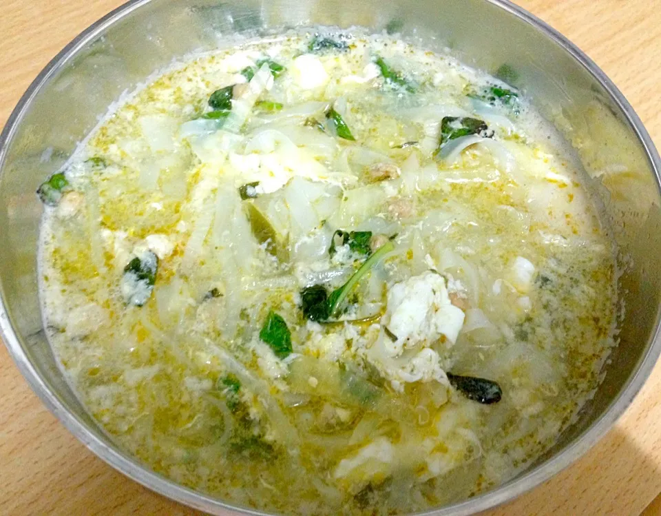 Instant Pho with onions, egg, and basil|Emmaさん