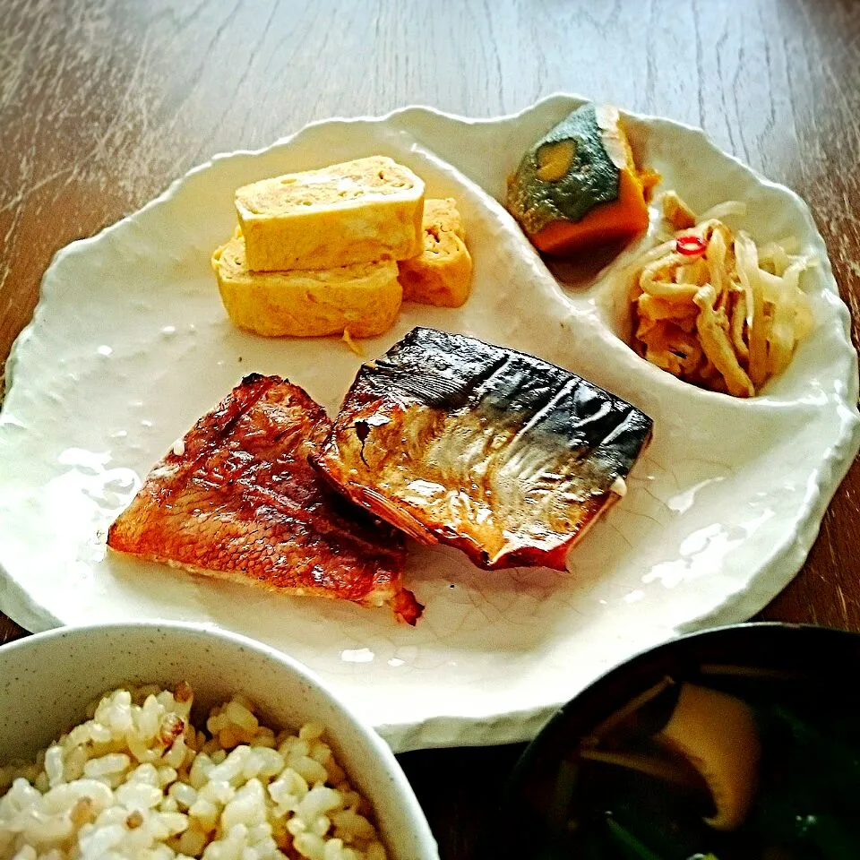 Snapdishの料理写真:焼魚定食【鯖*赤魚】|プチテンよすさん