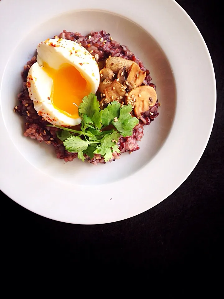 Mixed grain congee, runny egg, teriyaki mushrooms|coxiella24さん