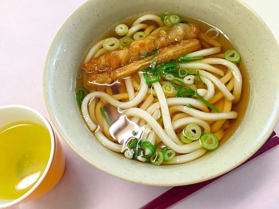 Snapdishの料理写真:福岡大学学食ごぼう天うどん|kazoominさん