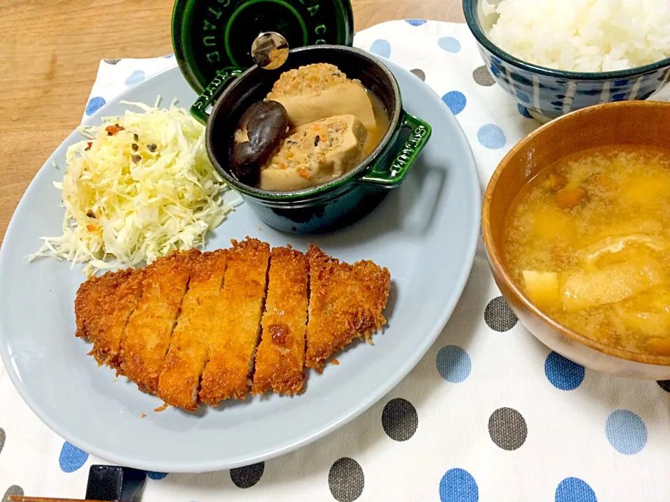 Snapdishの料理写真:トンカツ。高野豆腐の含め煮。|akeさん