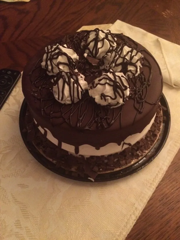 Store brought three layer tuxedo Cake|Randell Smithさん