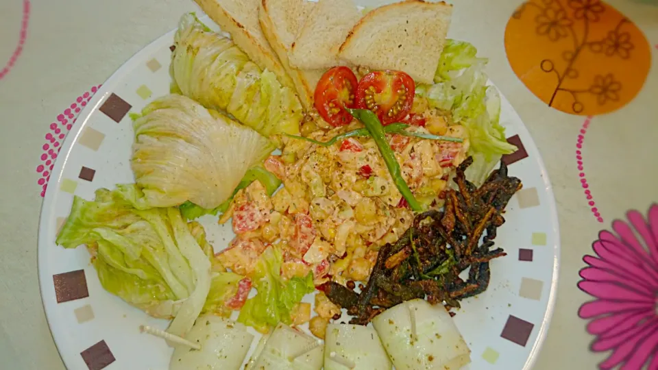 #zainabpatel#iceberg and cucumber parcels with tropical salad and a wholesome meal|Zainab Patelさん