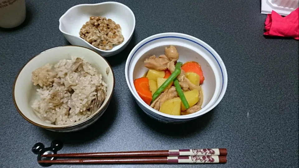 夜ご飯(*^^*)
筑前煮と肉じゃがの中間になりました！笑
明日は里芋使おーっと！|ゆりさん