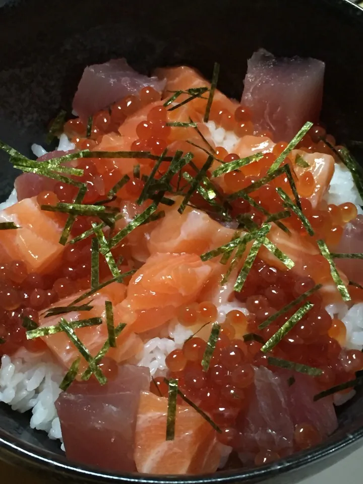 Snapdishの料理写真:鮭いくら丼(*^^*)|sachiさん