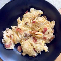 Snapdishの料理写真:Äggröra med bacon och kantareller. 🍳|hannah sonessonさん