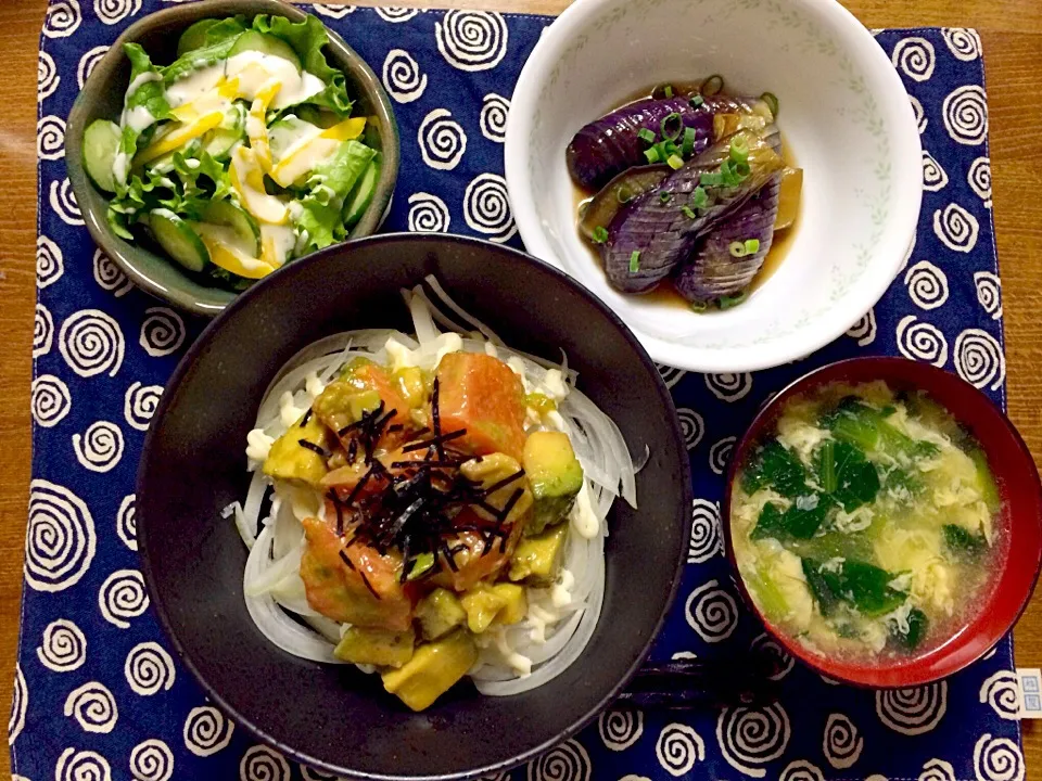 10/6晩御飯
アボカドサーモン丼 茄子の煮浸し サラダ 小松菜と卵のスープ|sayakaさん