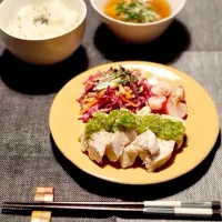 Snapdishの料理写真:⚫︎蒸し鶏のネギと柚子胡椒の翡翠ソース
⚫︎レッドキャベツのコールスロー
⚫︎ラディッシュのスパイスあえ|Ayanoさん