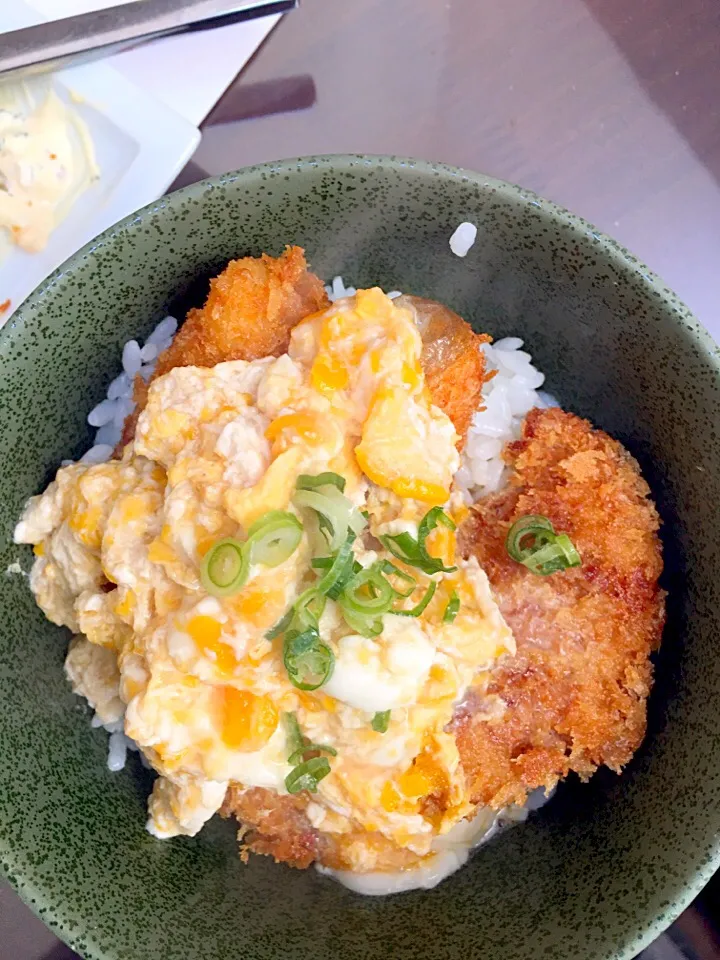 締めは海老と鮭とヒレカツの丼|takamuraさん