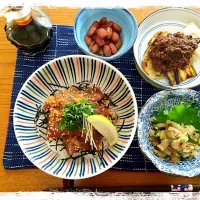 今日の手作りランチ(^.^)
生メバチマグロの韓国漬け丼
イカゲソのわさび和え
茄子と豆腐の肉味噌
金時豆の甘煮|Sayaka Matsuiさん