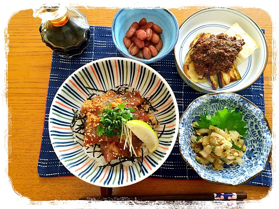 今日の手作りランチ(^.^)
生メバチマグロの韓国漬け丼
イカゲソのわさび和え
茄子と豆腐の肉味噌
金時豆の甘煮|Sayaka Matsuiさん