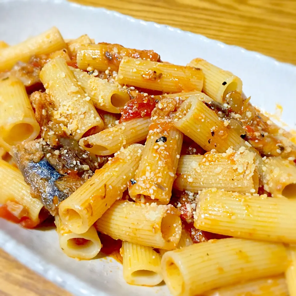 マカロニの親分みたいなパスタのサバ缶のトマトソース🍝|ラー山さん