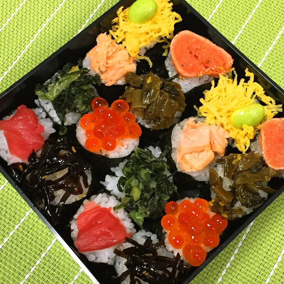 Snapdishの料理写真:海苔巻き風ミニおにぎり弁当|MAYUKOさん