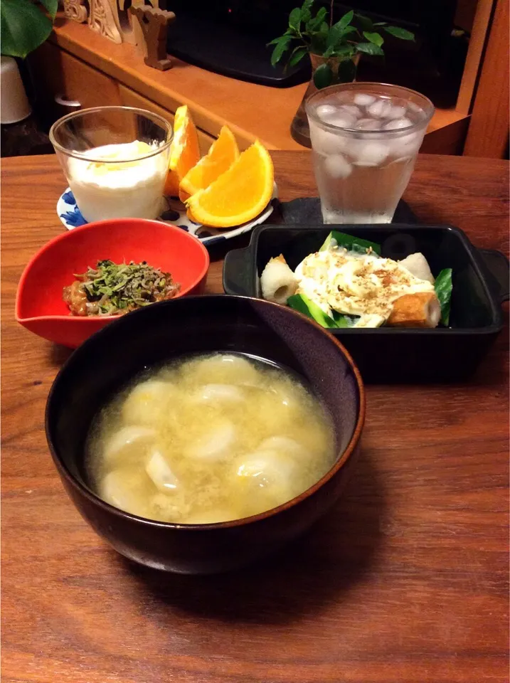 里芋のお味噌汁、ちくわときゅうりのマヨネーズ和え、納豆 野沢菜ちりめんのっけ、オレンジ&蜂蜜ヨーグルト 2015.10.6|キラ姫さん