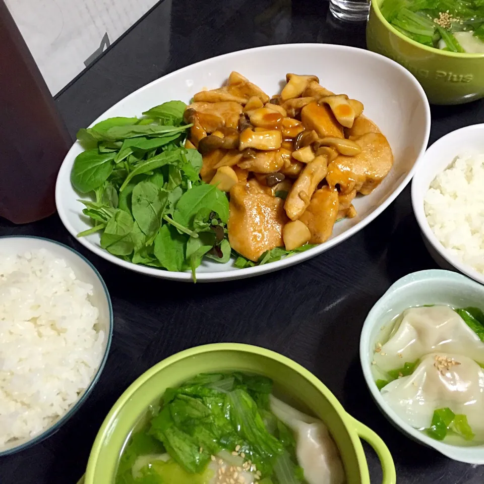 今日の晩ご飯は、鶏肉とエリンギの甘酢ケチャップ炒め、山東菜と水餃子のスープ。|ゆえさん