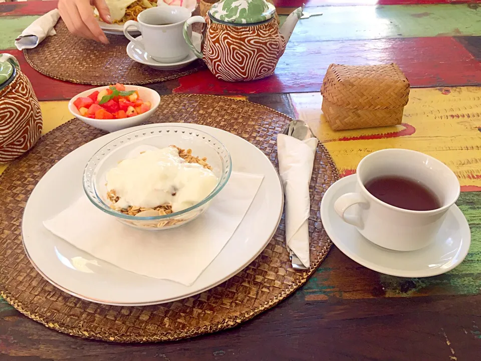 朝食 グラノーラとヨーグルト|旨辛ろ〜もん 無添加・手作りラー油さん