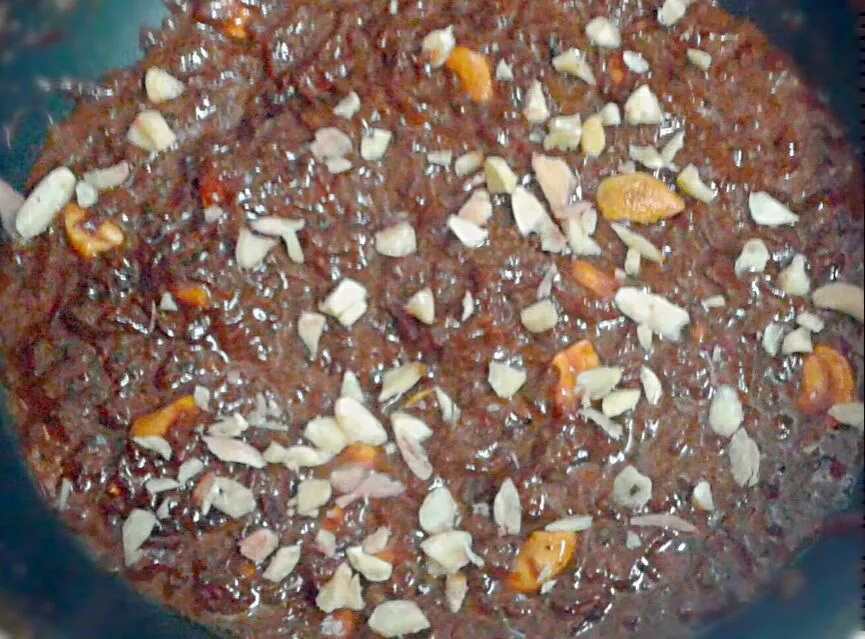 beetroot halwa with nuts|shanmathi muthuvelさん