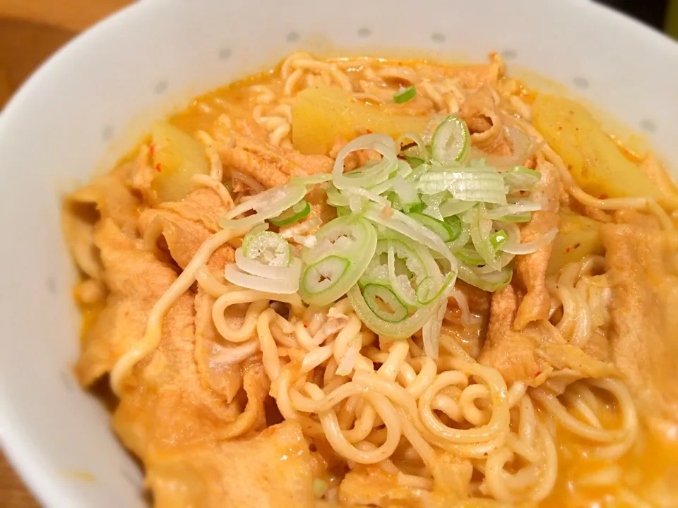 シンガポールのカレーラーメン
（Singapore Curry La Mian）
ジャガイモと庄内麩を入れてみた
意外にうまい|doc3387さん