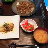 カジキバター焼き
豚肉とキノコの甘辛炒め|れおぽんさん