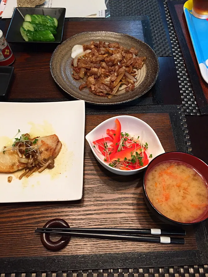 カジキバター焼き
豚肉とキノコの甘辛炒め|れおぽんさん