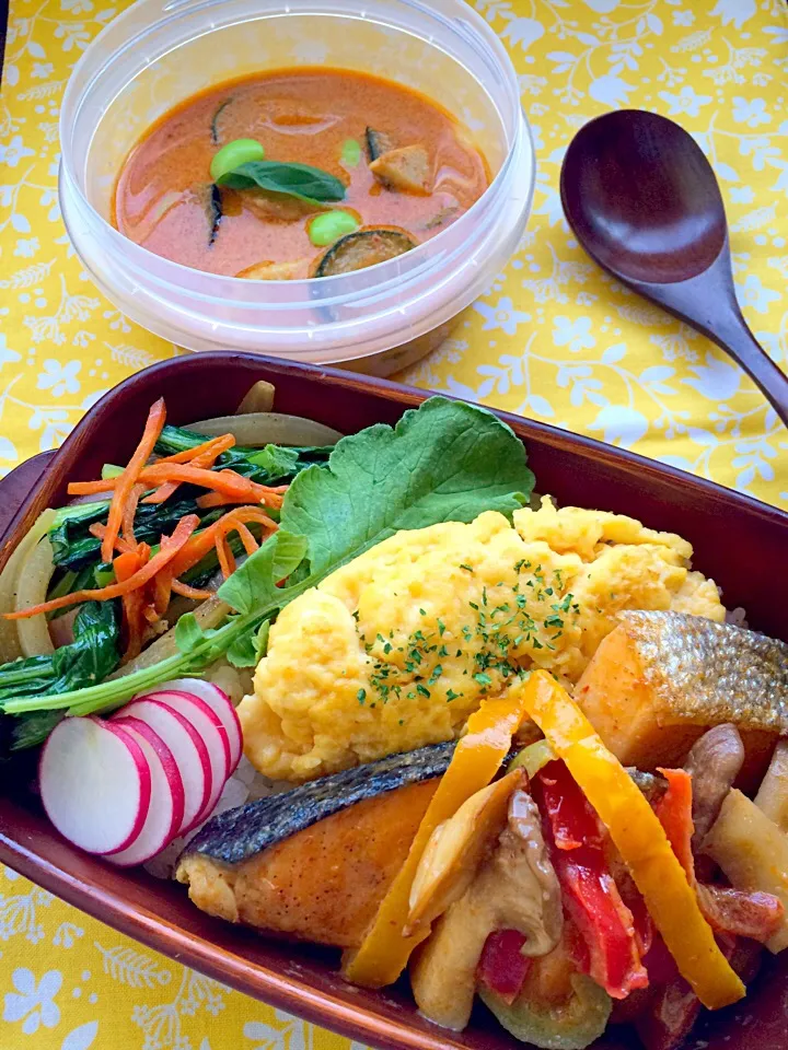 サーモンのレッドカレー弁当|二キィさん