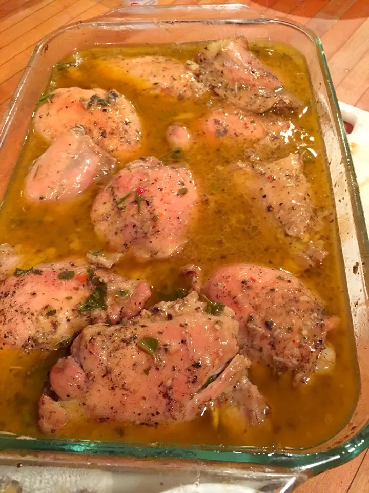 Snapdishの料理写真:Lemon chicken, with garlic, white wine, fresh lemon, olive oil and fresh herbs from my garden.. Absolutely delicious!!|Michele Fortunatiさん