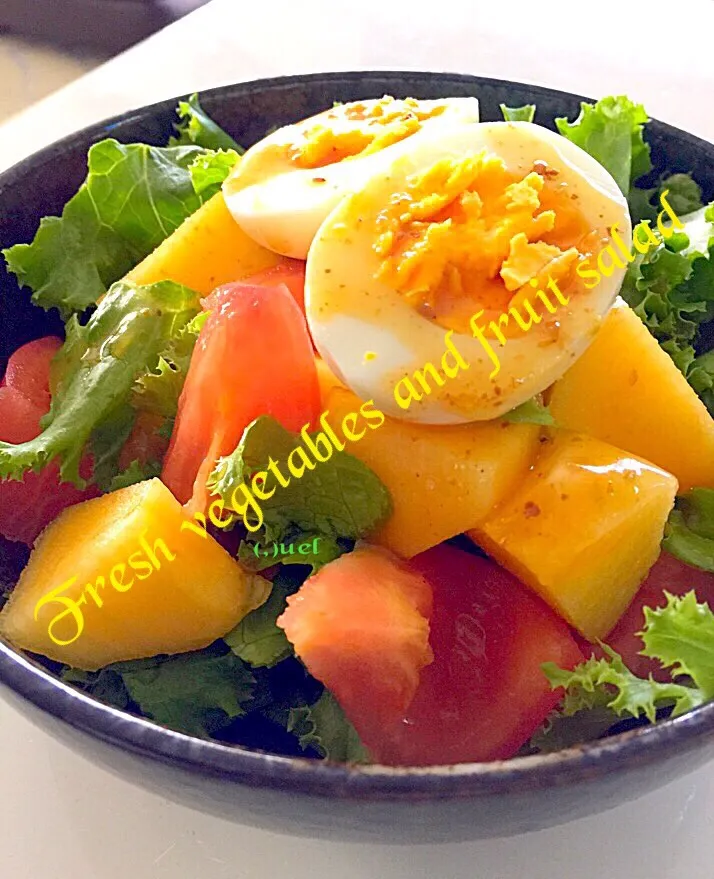 Snapdishの料理写真:Lettuce, tomatoes, eggs and persimmon ( aka  KAKI fruit ) salad!|Qchannel Tachifujiさん