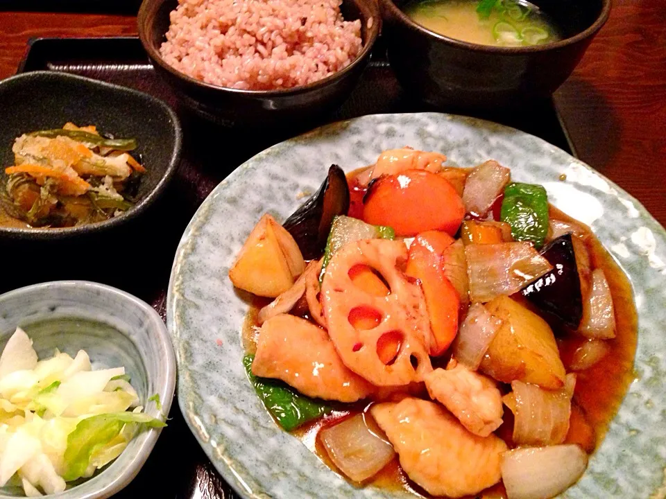 Snapdishの料理写真:雄武鮭と野菜の黒酢餡定食|ゆうじ.さん