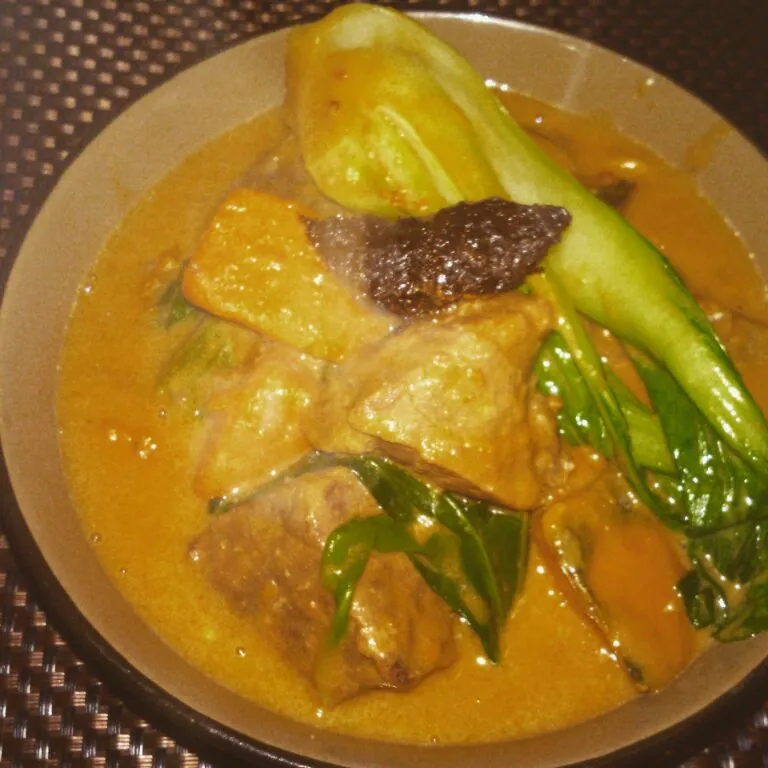 beef kare kare with shrimp paste|Benjamin Rimorin Jr.さん