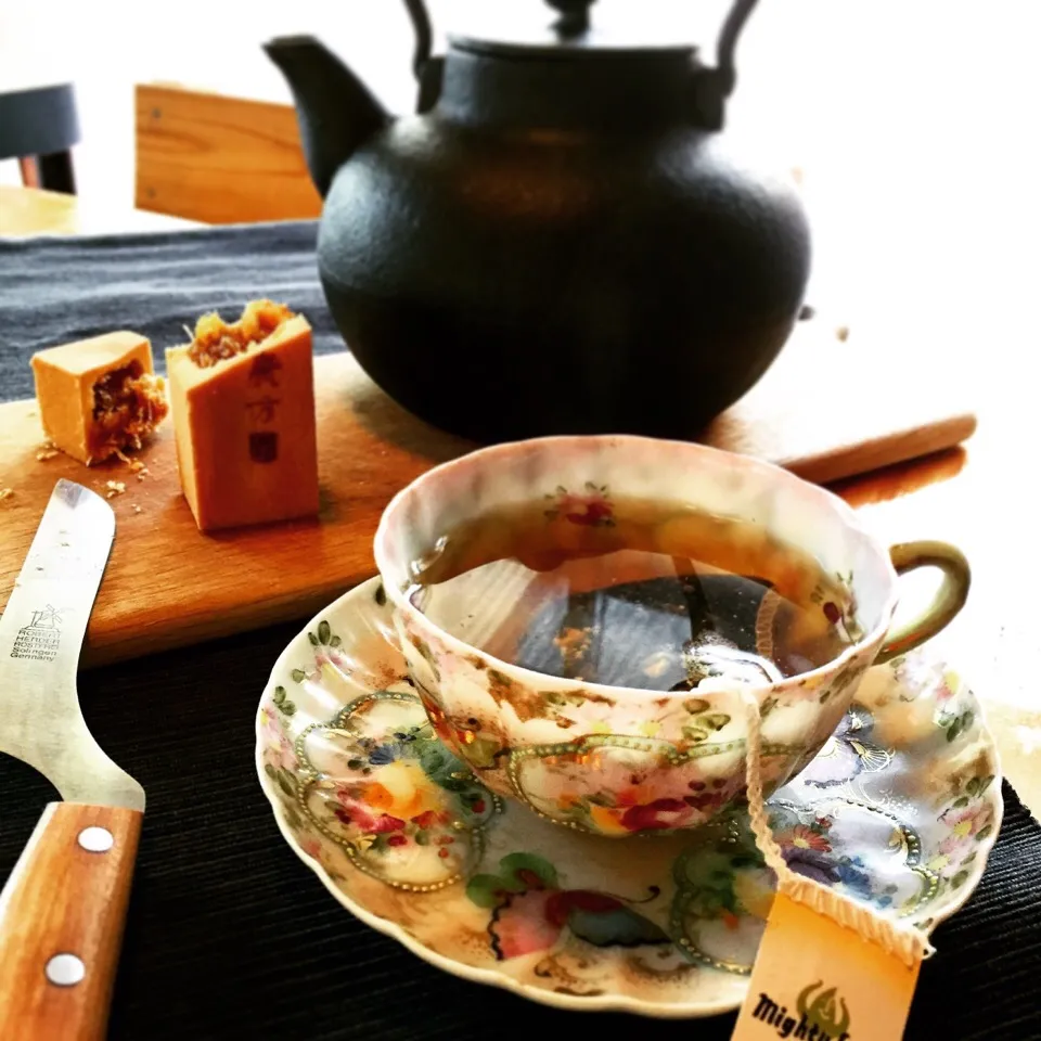 Kung Fung Yung Tea Merchants "Pineapple Cake" with Mighty Leaf tea🌿|tayukoさん