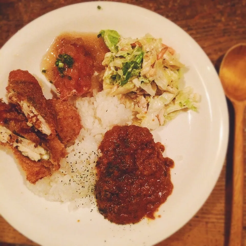 松南食堂、みんなでまかない😋
本日カレー曜日❤️|yo-chiさん