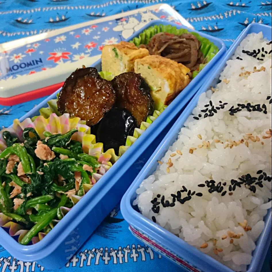 Snapdishの料理写真:お弁当(10/7)
ごまごはん、きんぴらごぼう、ネギ入り卵焼き、なすの照り焼き、ほうれん草と鮭の和え物|さっちんさん