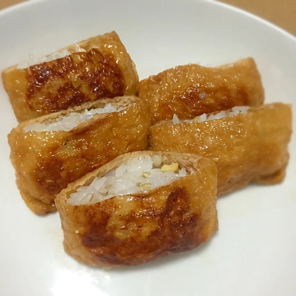 噂の、焼きいなり寿司を作りました！お揚げが香ばしくて美味(^-^)/|ギムレットさん