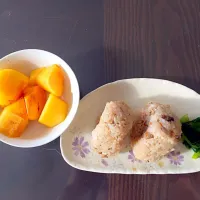 Snapdishの料理写真:とり五目ご飯、柿|puchi.chiさん