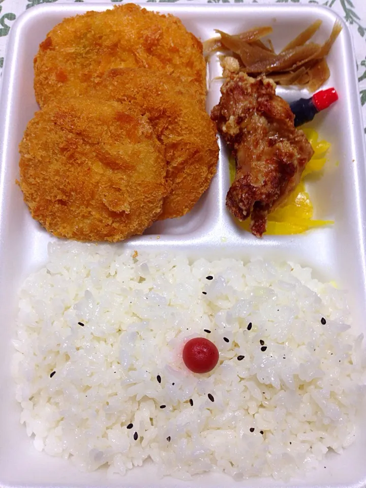 コロッケ弁当 唐揚げトッピング|こいちさん