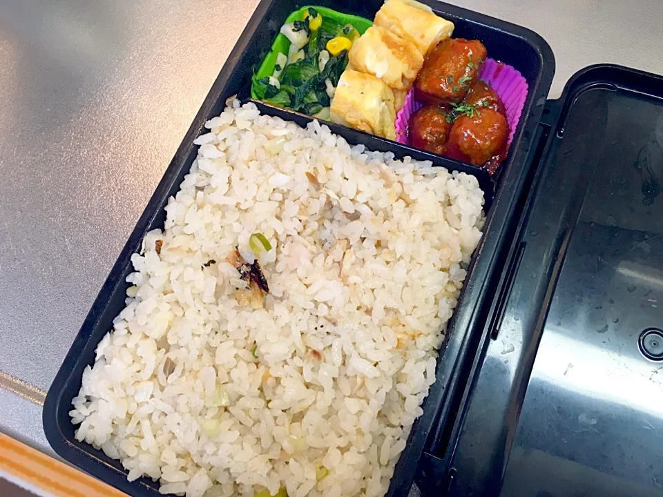 Snapdishの料理写真:鯵ご飯弁当|ゆりえさん