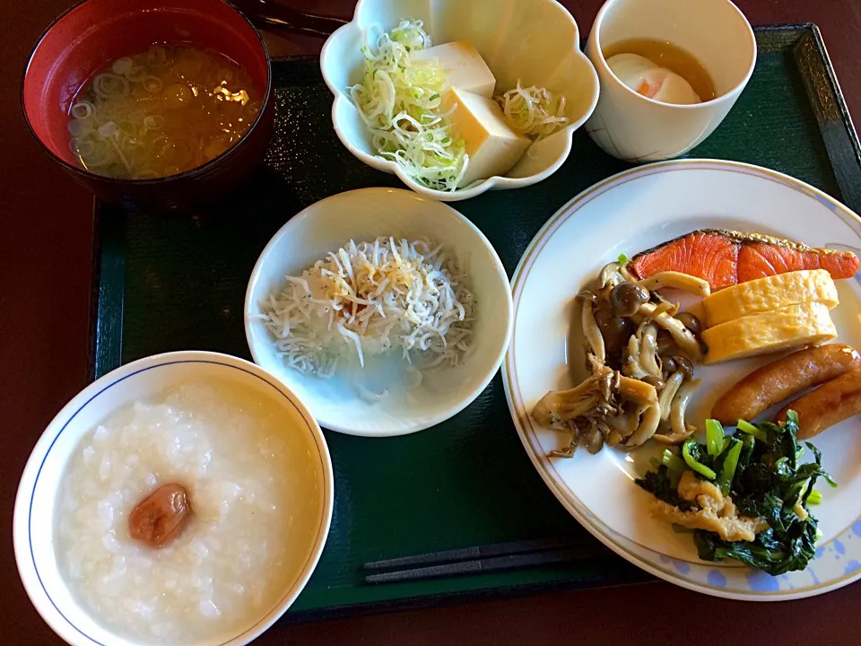 旅の朝食はたくさん食べれる〜|のんきーもんきーさん