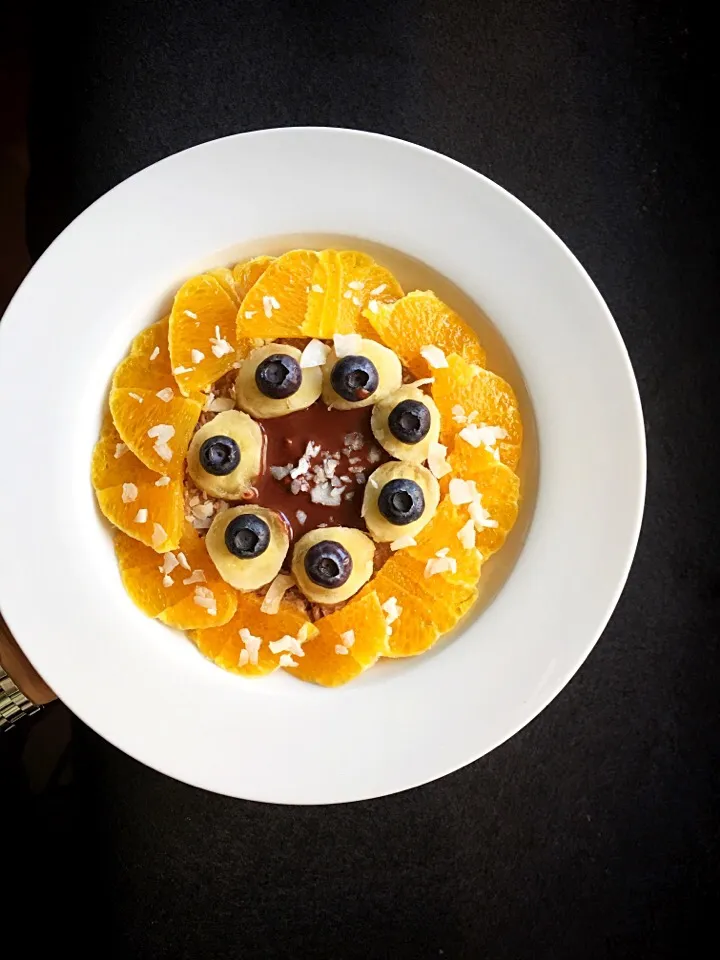 Chocolate overnight oats with oranges, banana, blueberries, chocolate coconut butter & coconut flakes|coxiella24さん