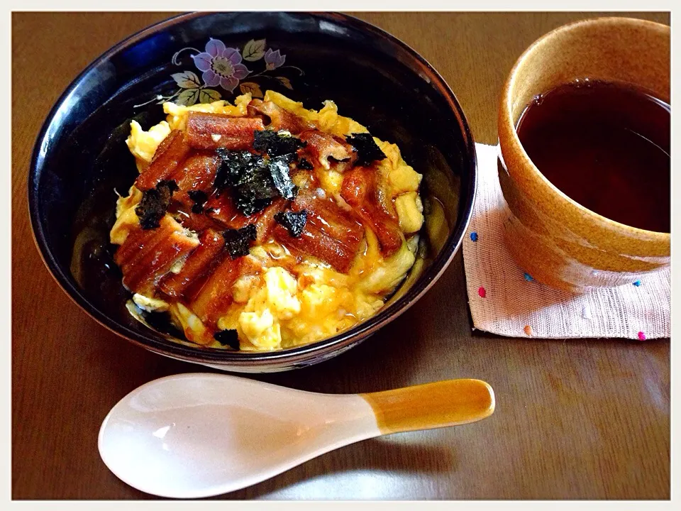 Snapdishの料理写真:穴子卵とじ丼|kikuさん