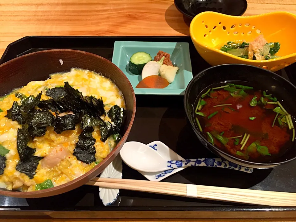 Snapdishの料理写真:かなり前から食べたいと思ってた親子丼ー！とてもお上品でござーます😊|Tomomi Booさん