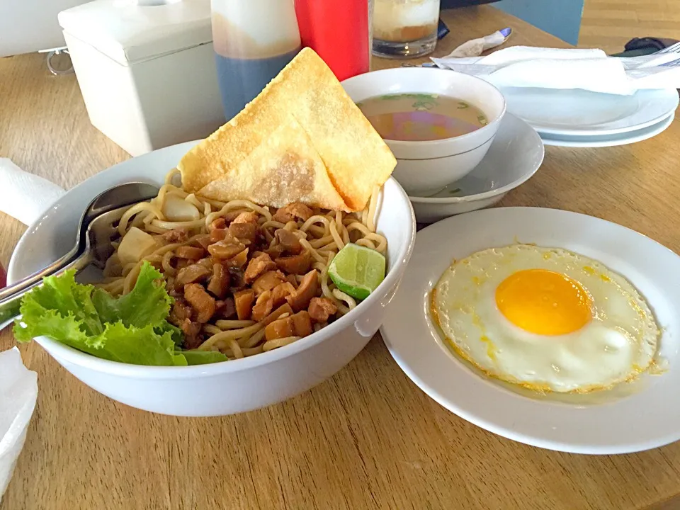 Bakmi Ayam Jamur with Telur Mata Sapi 🍳🍜|Meliaさん