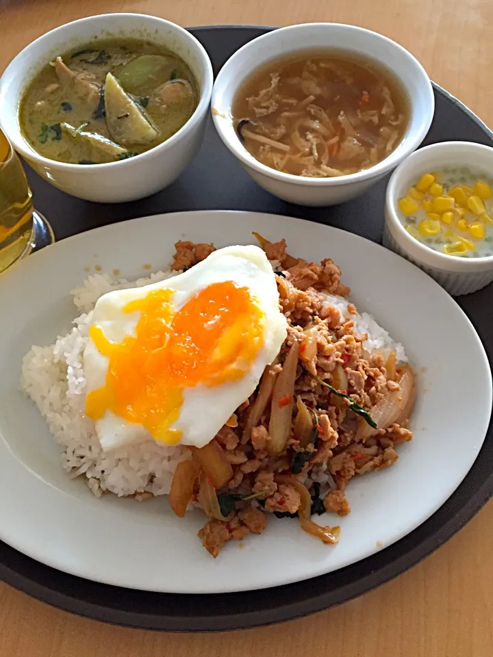 カパウライス、グリーンカレー。|あーいー🍚さん