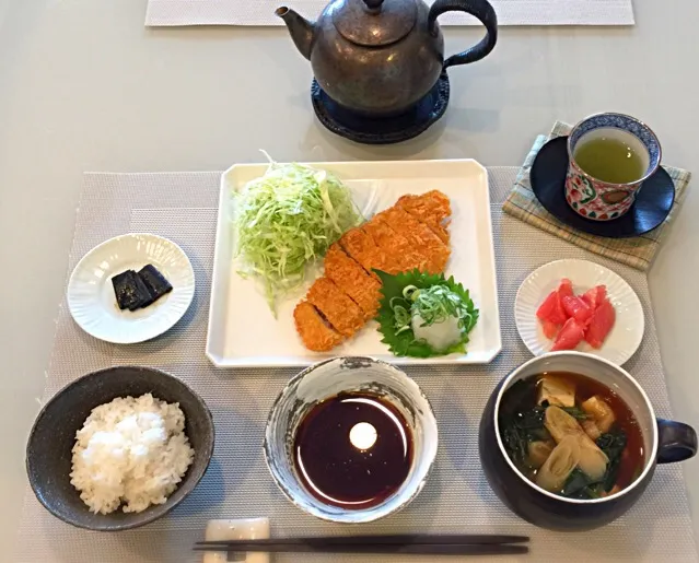 晩御飯                                  【menu】おろしとんかつ/  豆腐と白ネギとほうれん草のお味噌汁/  こんぶの佃煮/  白ごはん/  グレープフルーツ|mutsumi☺︎さん